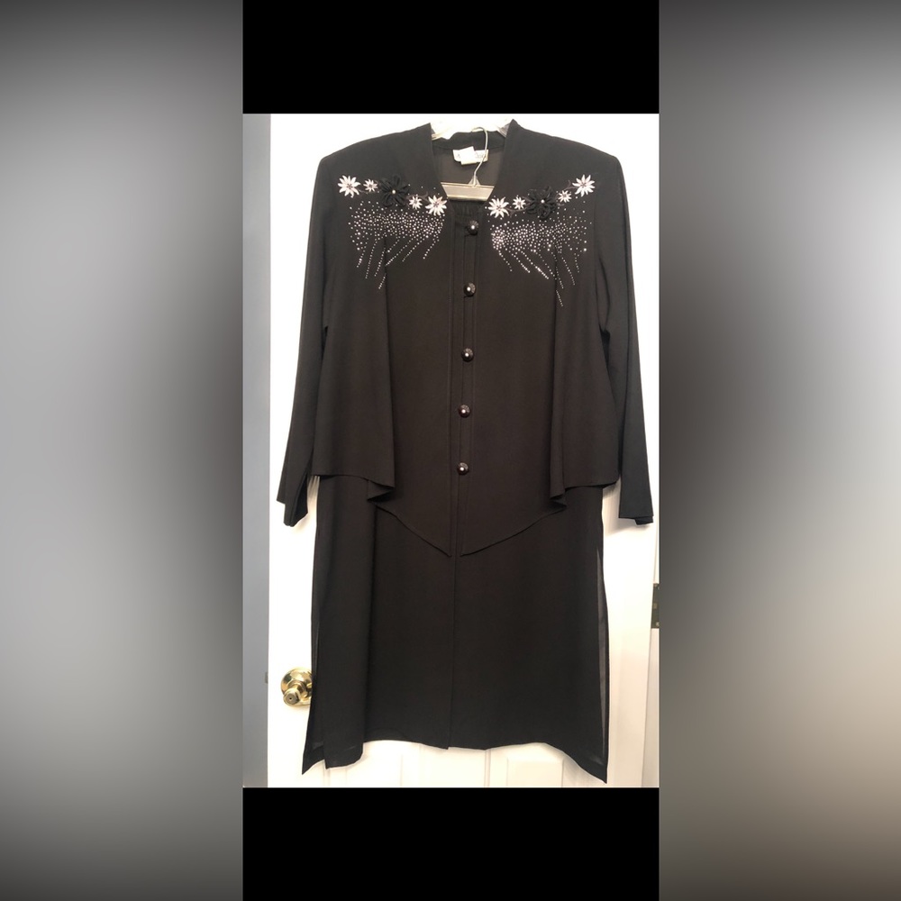 Formal 2pc long layered tunic and long skirt in black. Size XL.